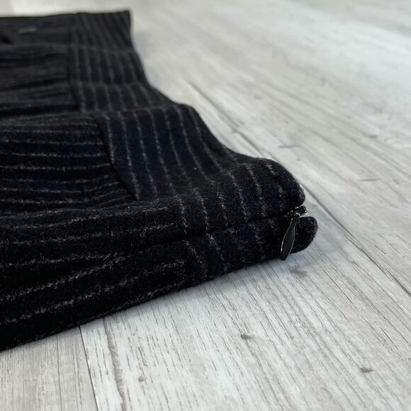 Banana Republic Wool Blend Black w/ Gray Pinstripe Short Pencil Skirt 10 - Picture 7 of 12